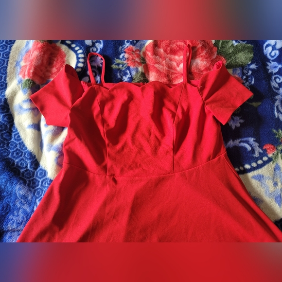 Red cold shoulder dress 24 - Picture 5 of 9
